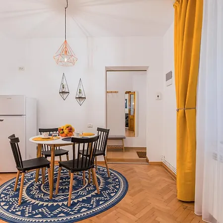 Garden Hideout - Central Apartment-3